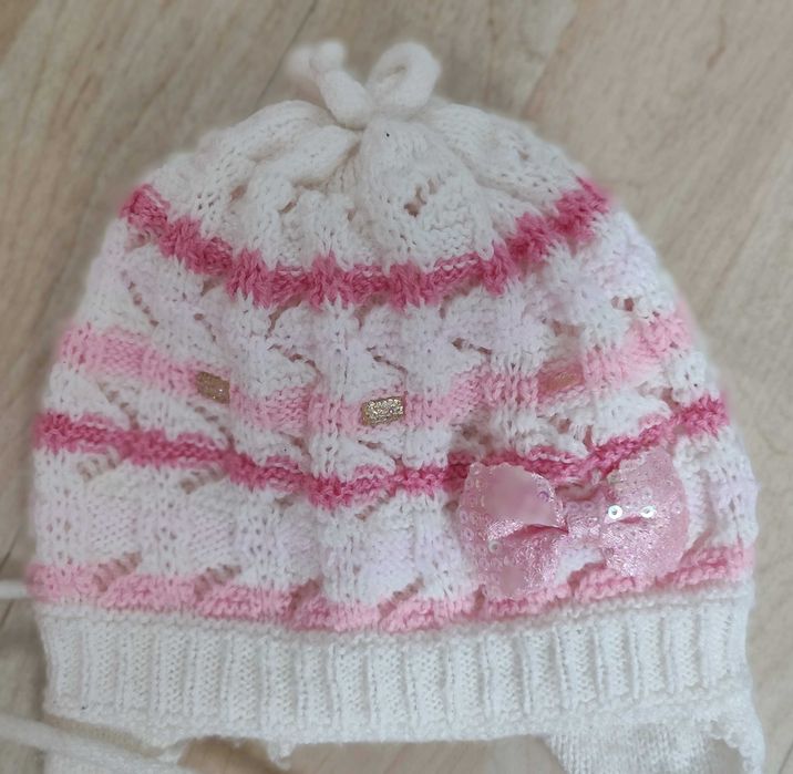 шапка для девочки на 2 года с ушками на завязках демисезонная