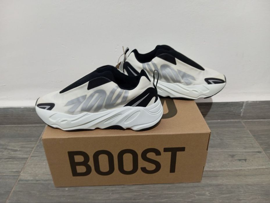 Жiночі кросівки Adidas Yeezy Boost 700 ‘MNVN Laceless’ Оригінал