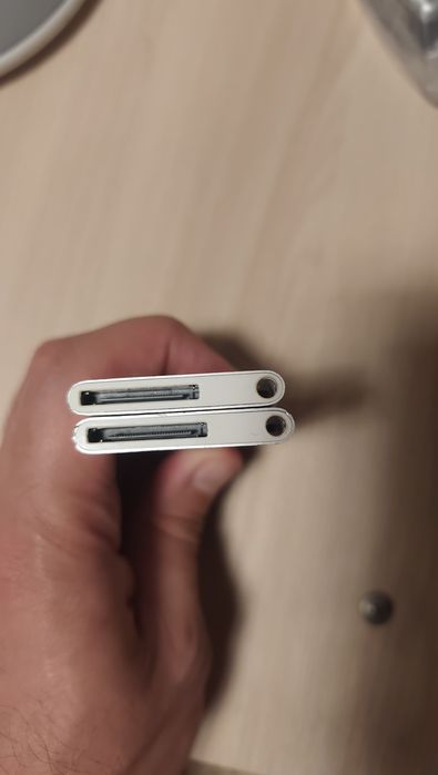 Два плеєри Apple iPad nano 2 другого покоління