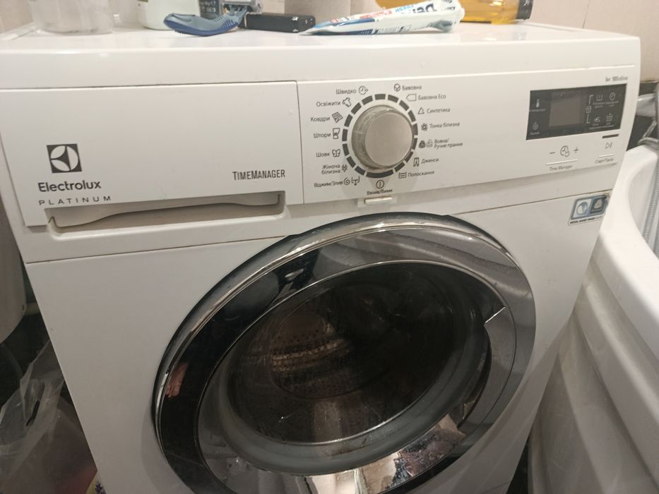 Продам на запчасти стиральная машина Электролюкс