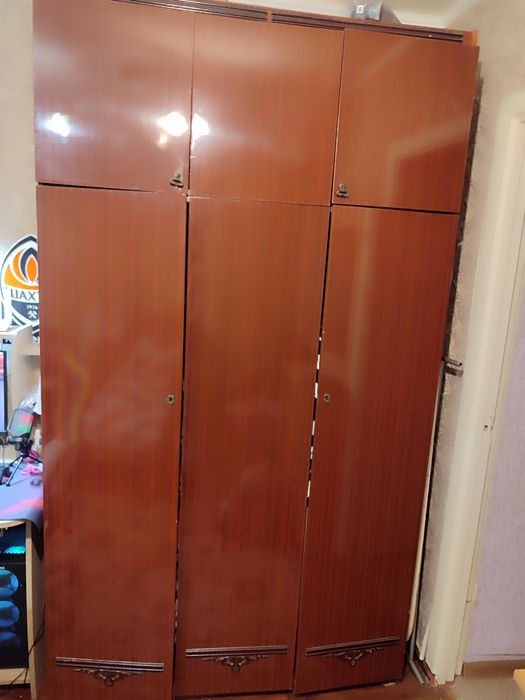 Шифоньер трестворчатый