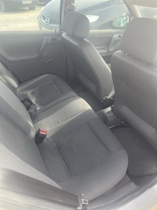 Carro Volkswagen Polo 1.0 de 2001 pra vender por peças