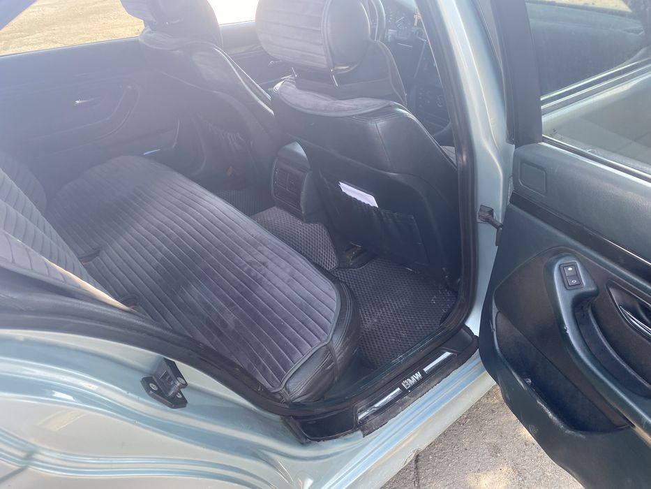 Продам BMW E39 520і