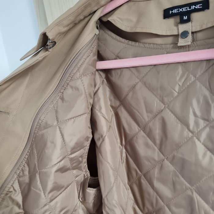 Beżowy trencz HEXELINE M z odpinaną pikowaną kamizelką – płaszcz