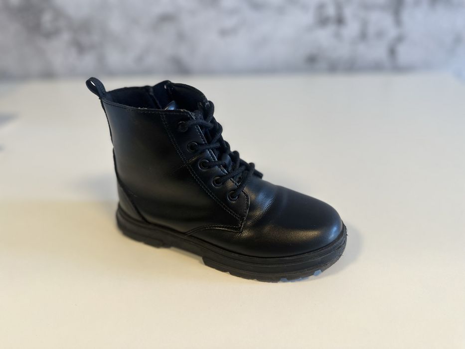 Весняне взуття Zara