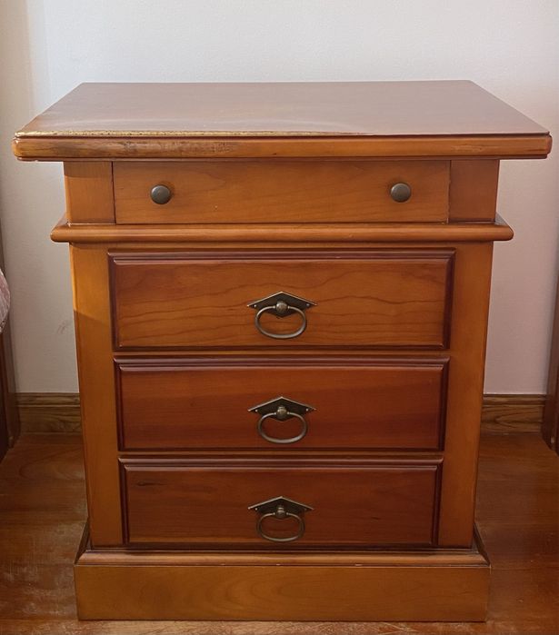 Quarto Completo de 2 camas em Madeira de Cerejeira