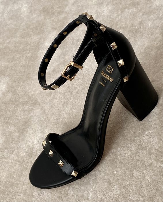 SEASIDE | Sandalias Pretas com Tachas (novas)