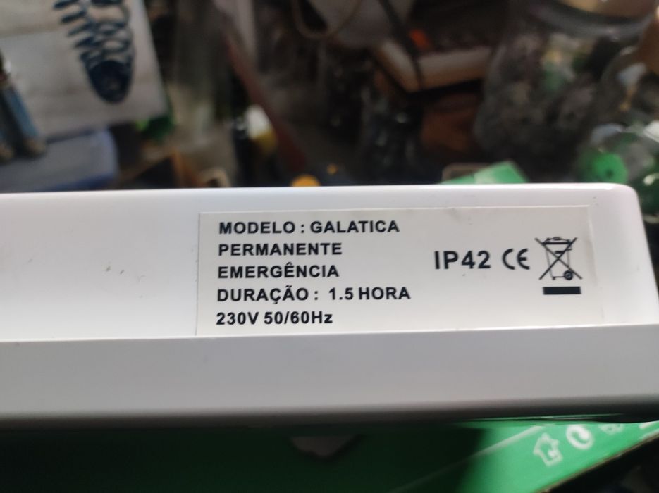 Luminária de saída de emergência