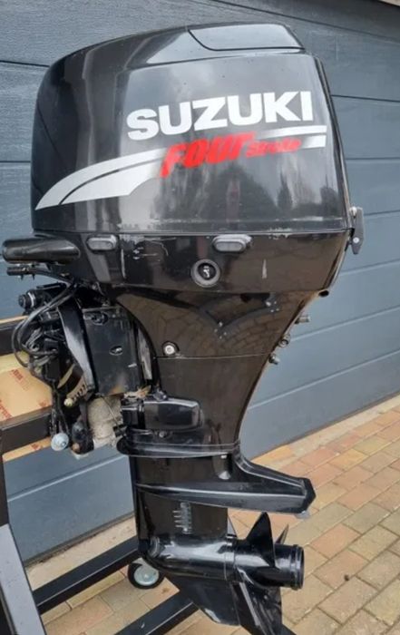 Motores fora de borda e material de barcos