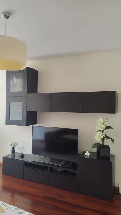 Conjunto de Móveis de Sala (TV + Suspensos)
Título: Conjunto Móveis de Sala IKEA BESTÅ – Castanho-Preto c/ Vidro