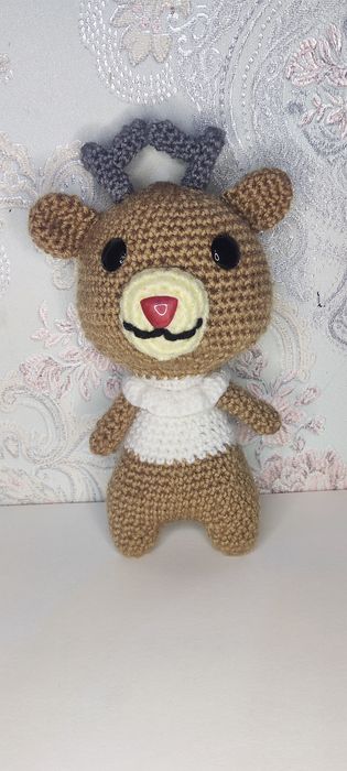 В’язана іграшка оленятко  — казкова іграшка