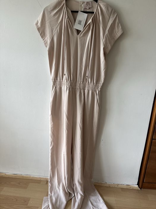 Beżowy kombinezon