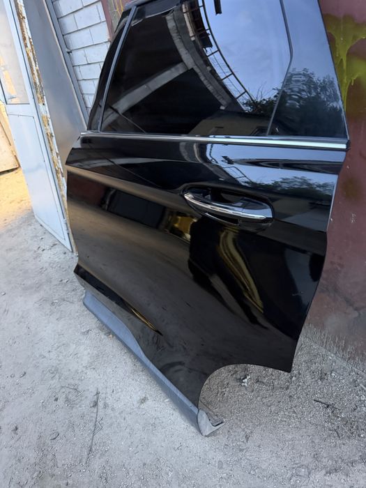 В продаже задняя левая дверь на ford edge 15-24 год в цвете UM  в хорошем состоянии
