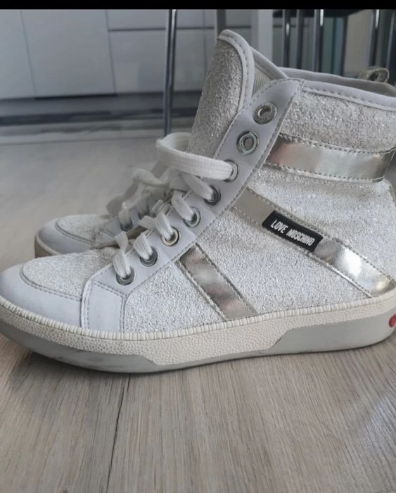Adidasy love moschino