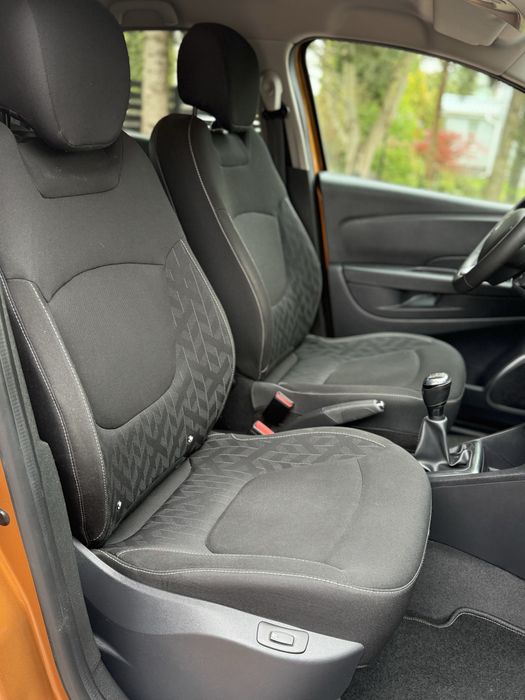 Renault Captur  w pieknym  kolorze