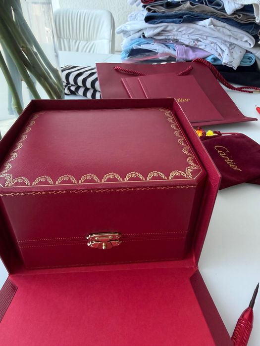 Продам годинник  Картье )medium