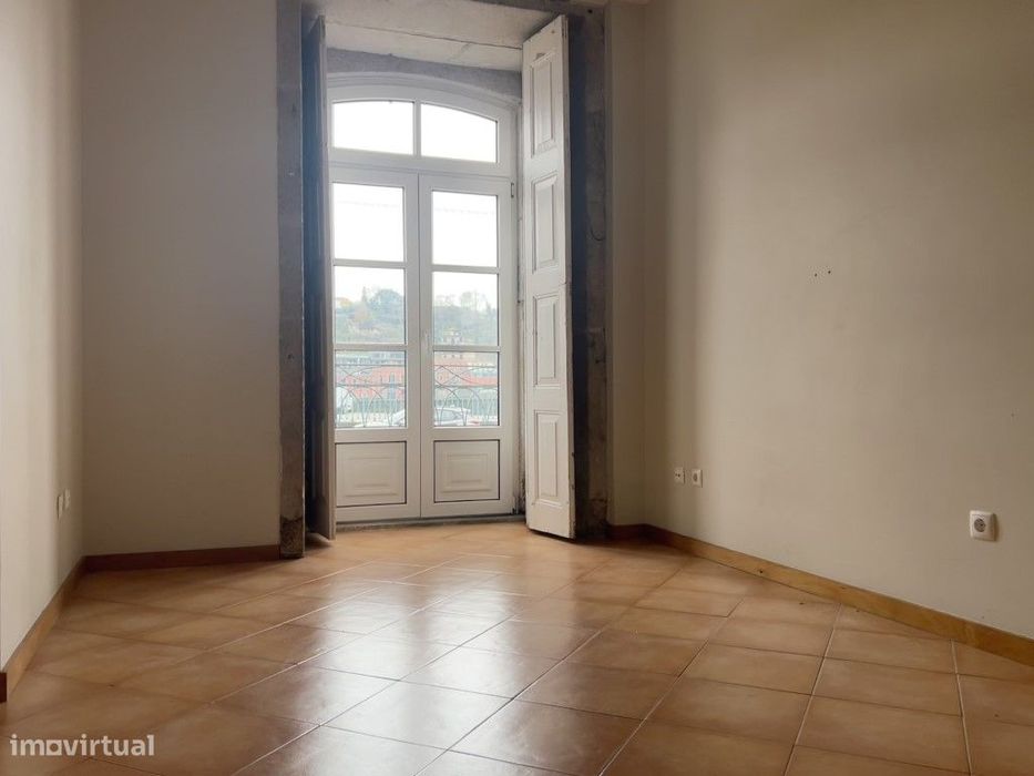 Apartamento T0 no Porto vistas para o Rio Douro com licença AL