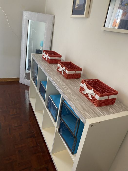Alugo quarto parede