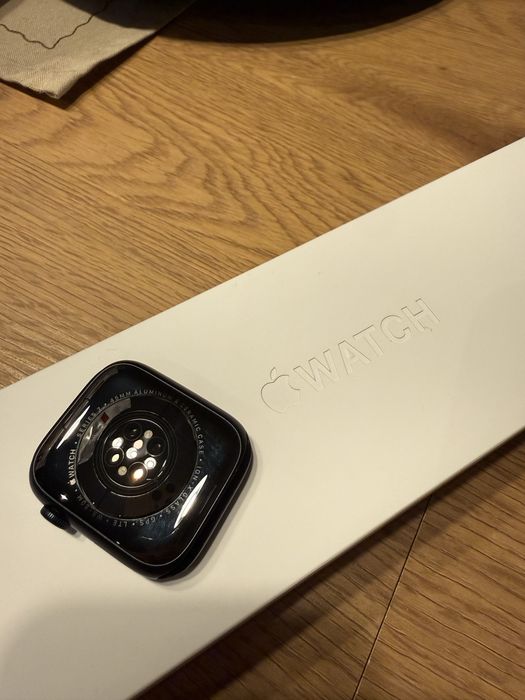 Sprzedam Apple Watch Series 7 w wersji GPS + Cellular (LTE)