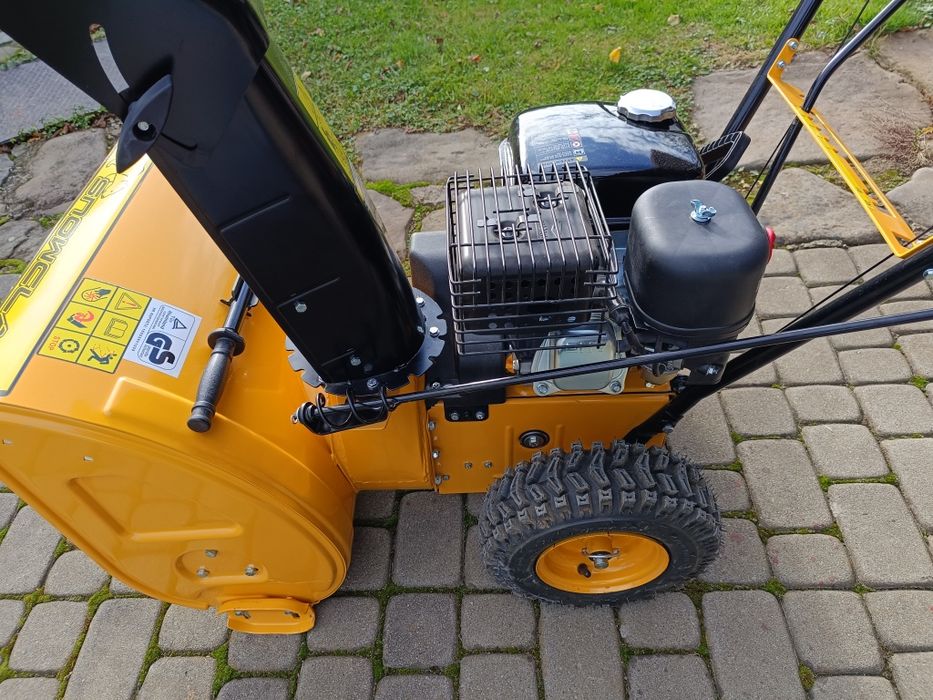 Odśnieżarka mocna snowclaw 6.5KM z łatwością poradzi sobie z dużym śni