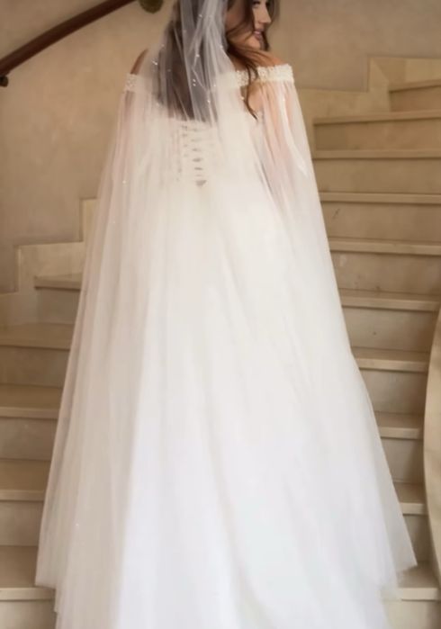 Продам весільну сукню