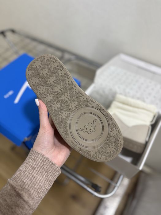 Зимове жіноче взуття, зимове дитяче взуття, дутики, угги