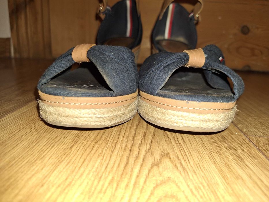 TOMMY FILFIGER Sandały roz 38 granat