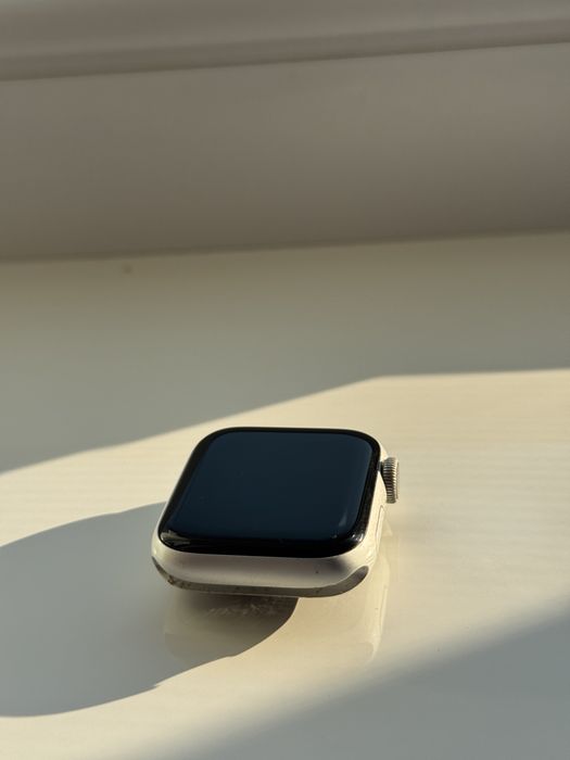 Продам Apple Watch 4