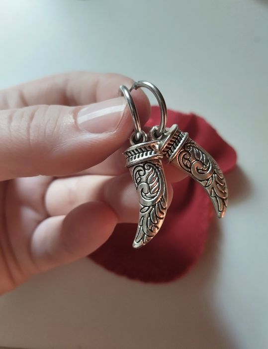 Сережки з тибетським іклом