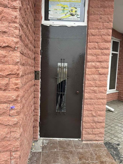 Установка входных дверей