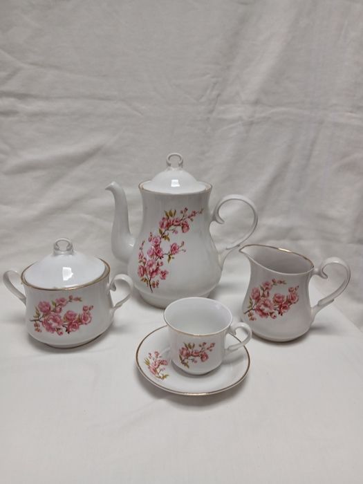 Serviço de Jantar, Chá e Café.  Porcelana fina Curtea de Arges