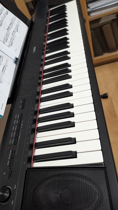 Piano Yamaha piaggero NP12  + tripé