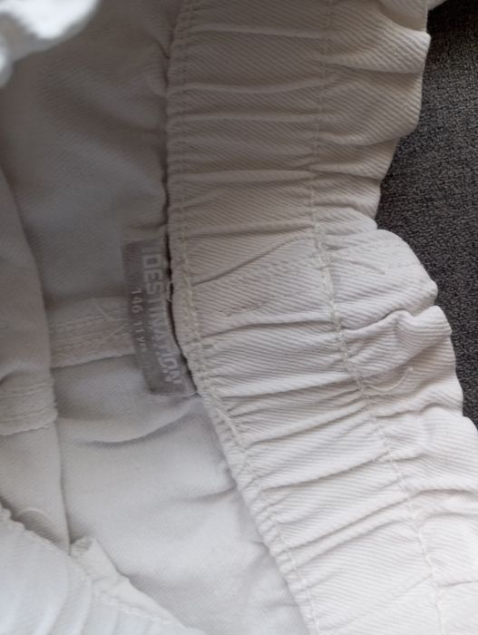 Spodnie dla dziewczynki na rozmiar 146 cm