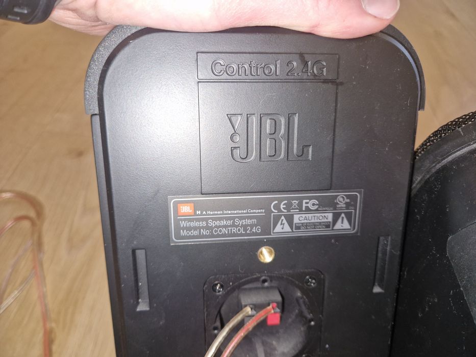 Głośniki JBL, zasilacz i przewody