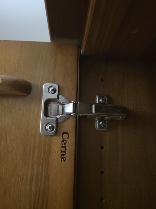 Roupeiro marca Cerne