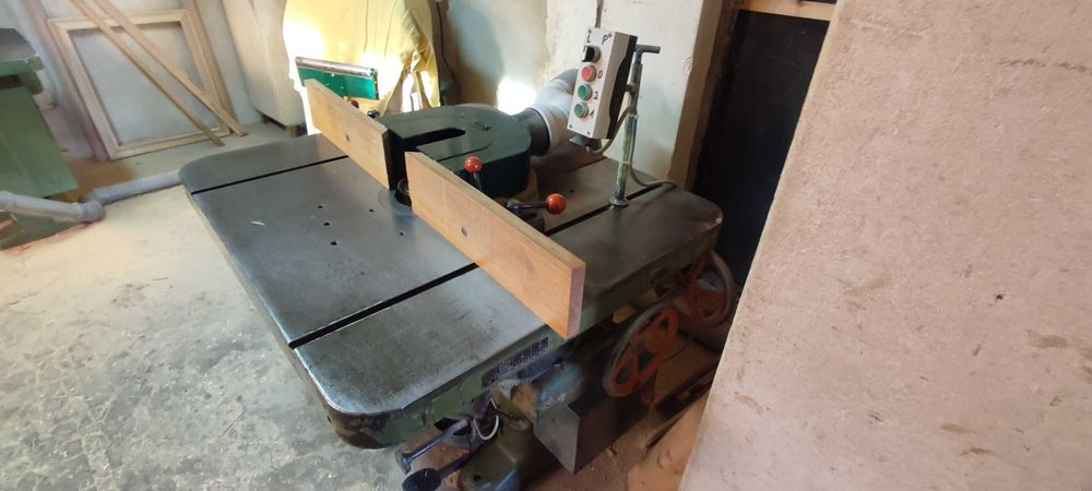 Frezarka dolnowrzecionowa