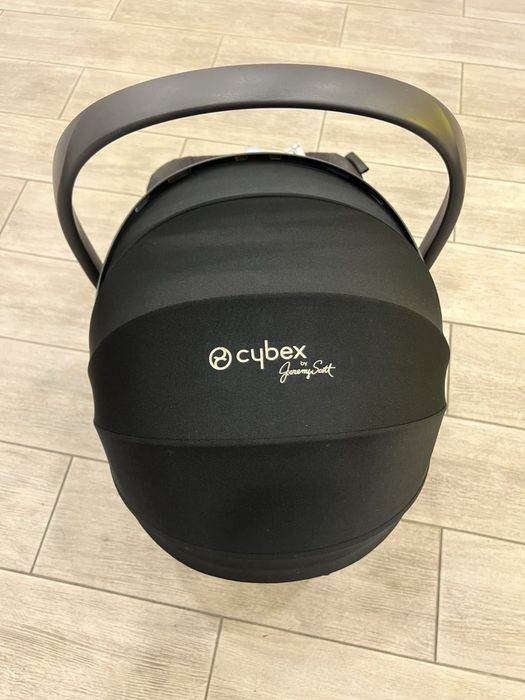 Cybex by jeremy scott автокрісло +база