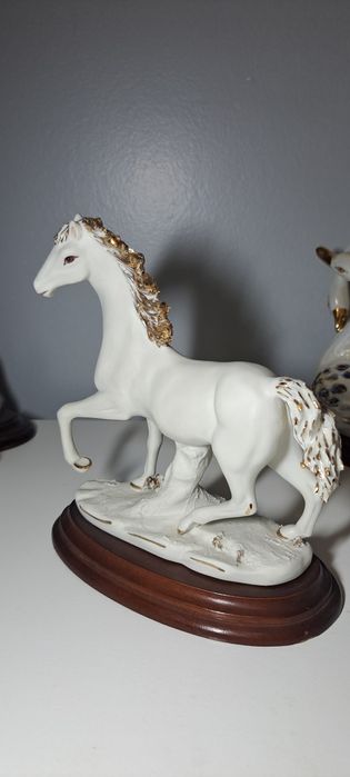 Cavalo em ceramica
