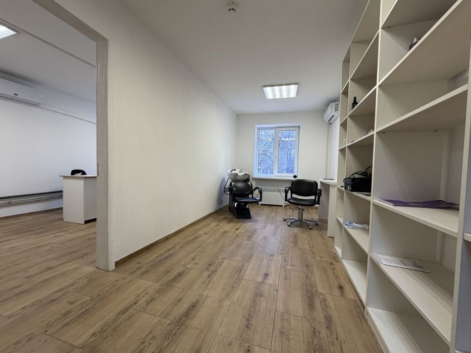 Облаштований офіс на чотири кабінети на вул. Перемоги