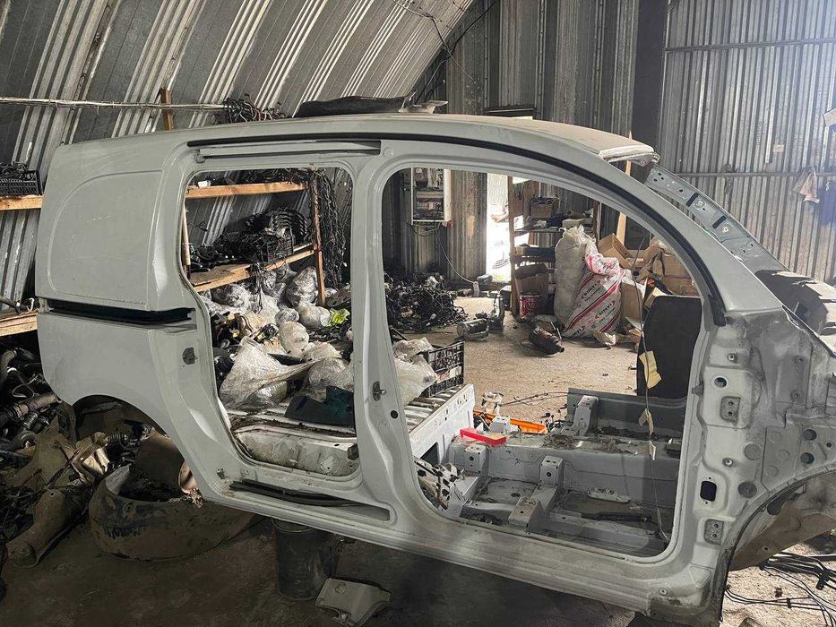 Бочина права Крило заднє Рено Кенго Renault Kangoo Mercedes Citan