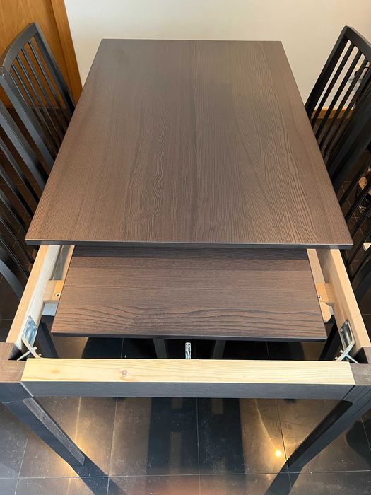 Mesa extensível (120/180×80 cm) IKEA com 4 cadeiras