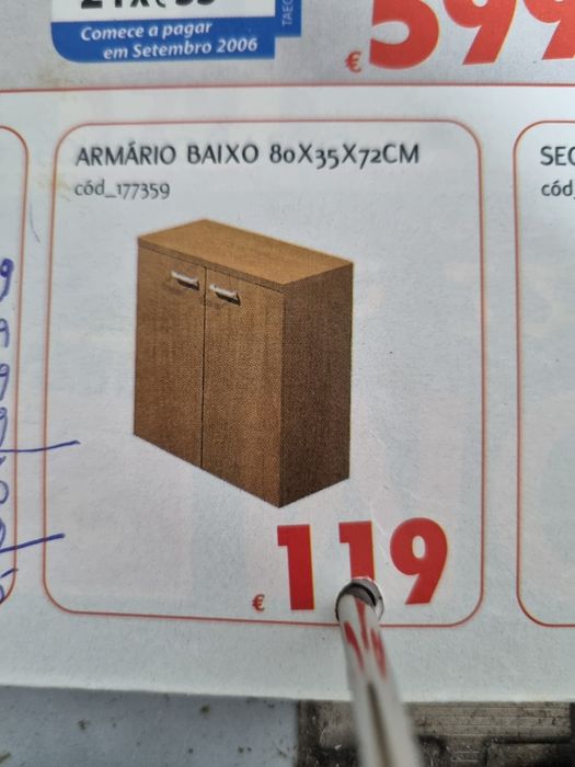 Escritório com Secretária , bloco de gavetas  2 armários para arquivo