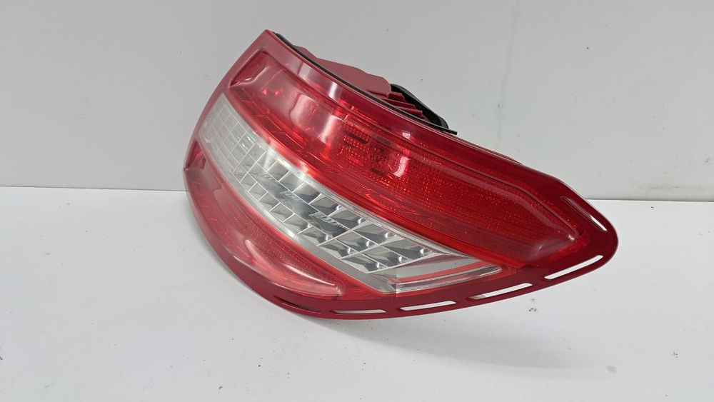 Фонарь задний правый стоп Mercedes W204 2007-2011 A2048202064