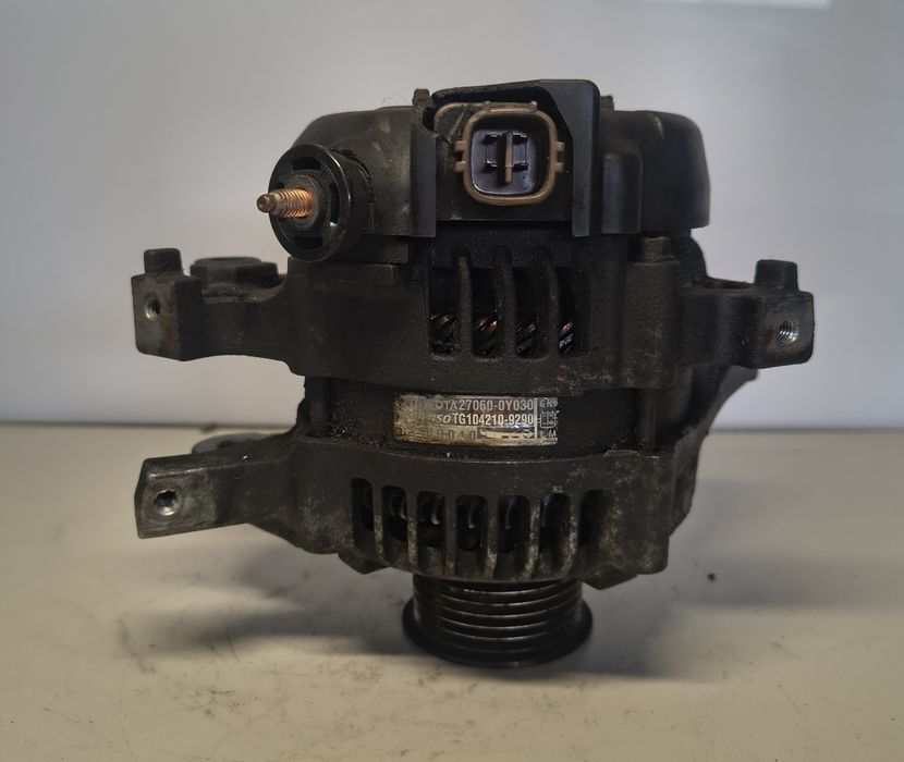 Alternator Toyota Yaris Ii Auris 1.3 1.33 Denso 27060-0y030 nr26