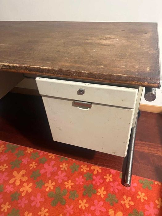 MESA INDUSTRIAL- com 5 Gavetas divididas por 2 módulos