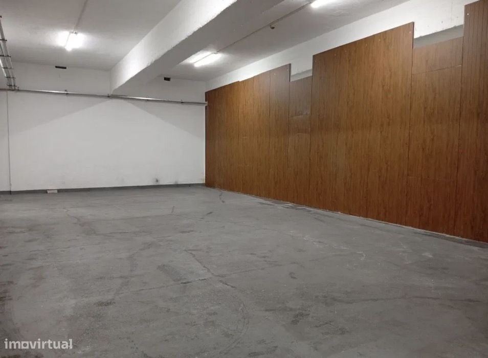 Armazém 110 M2 em Sacavém 1200€