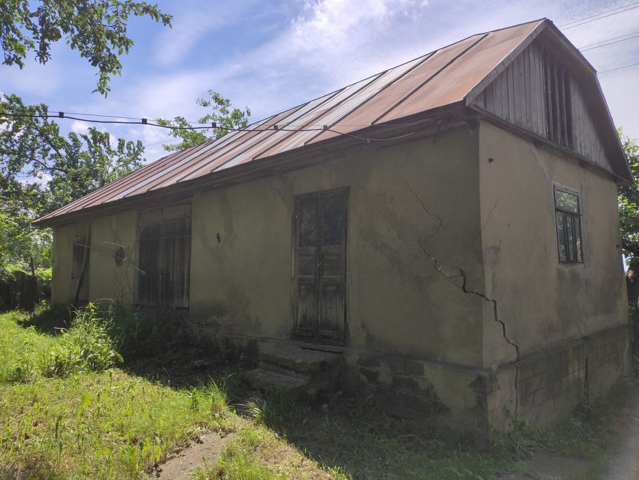 Будинок хата в с.Куражин, біля Дністра,велика земельна ділянка