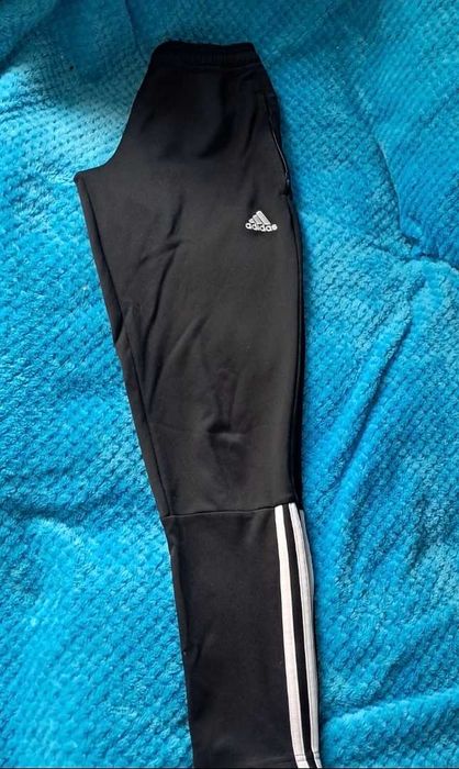 Spodnie Adidas śliskie rozmiar S/M.