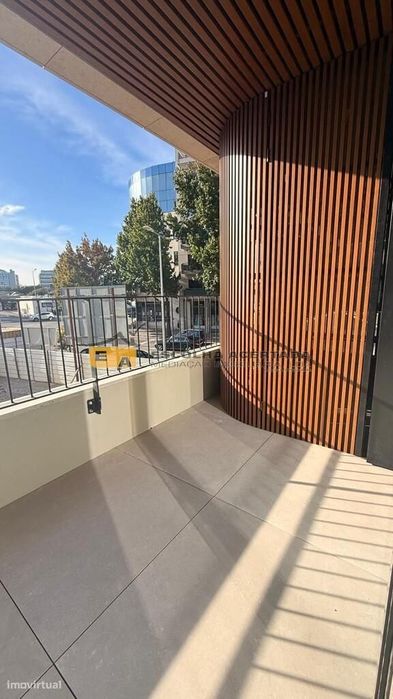 T2 com terraço Centro Maia