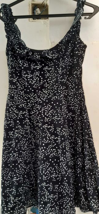Vestido H&M e vestido Springfield.